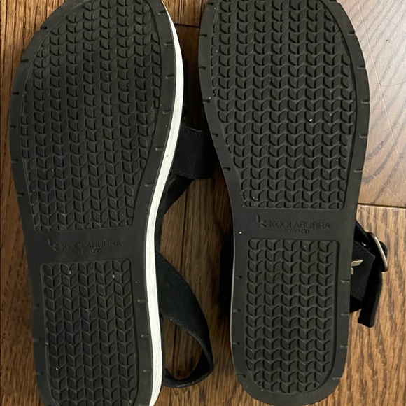 Koolaburra Serah sandals size 9 very lightly used. - Picture 3 of 3